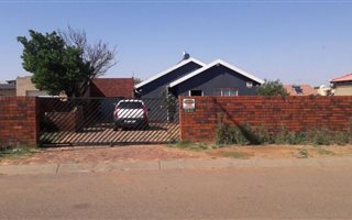 4 Bedroom House in Lenasia South