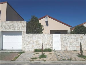 3 Bed House in Strandfontein