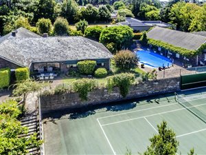 6 Bed House in Bishopscourt