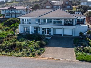 4 Bed House in Jongensfontein