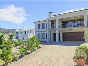 4 Bed House in Hemel en Aarde