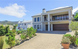 4 Bedroom House in Hemel en Aarde