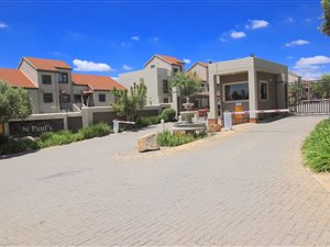 3 Bed Townhouse in Paulshof