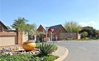 3 Bedroom Cluster in Glen Marais