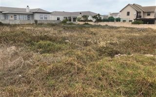 1043 m² Land available in Country Club