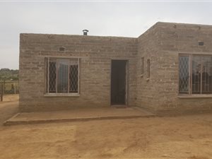 4.2 ha Farm in Mooiplaats AH