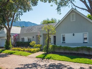 4 Bed House in Steenberg Golf Estate