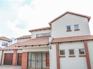 3 Bed House in Roodeplaat