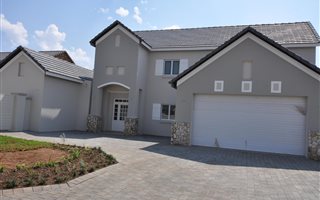 4 Bedroom House in Midlands Estate