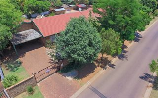 3 Bedroom House in Rooihuiskraal North