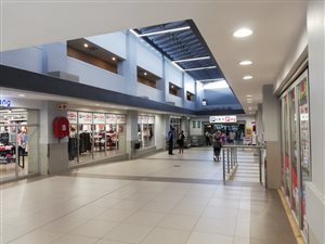 73 m² Retail Space in Die Wilgers