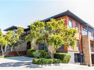 1009 m² Commercial space in Waterfall Estate