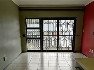 2 Bed Flat in Oakdene