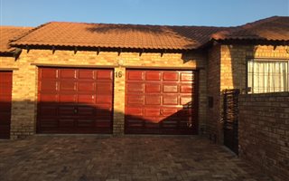 2 Bedroom Townhouse in Ruimsig
