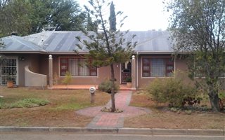 4 Bedroom House in Beaufort West