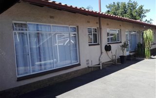 1 Bedroom Garden Cottage in Aston Manor