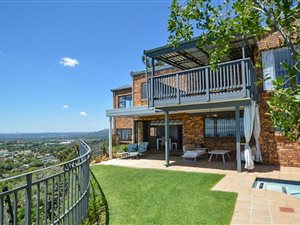 4 Bedroom House in Constantia Kloof