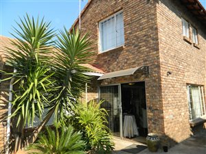 4 Bed House in Rooihuiskraal North