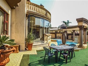 5 Bed House in Ebotse Estate