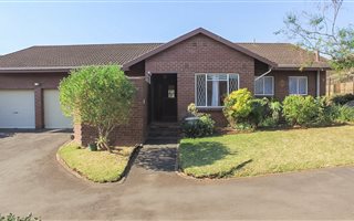 3 Bedroom Townhouse in Hayfields