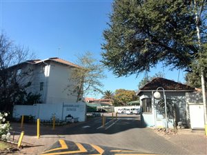 2 Bed Apartment in Groenkloof