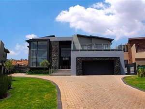 6 Bed House in Eye of Africa