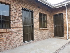 2 Bed House in Brackenham