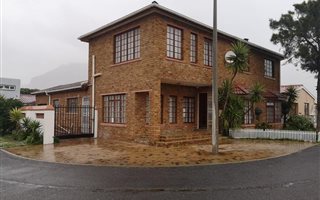 5 Bedroom House in Retreat
