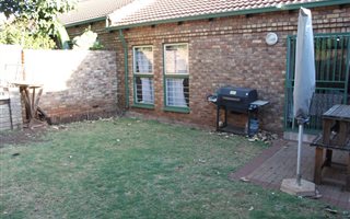 2 Bedroom Townhouse in Die Hoewes
