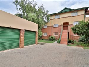 3 Bed Apartment in Elarduspark