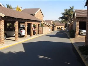 2 Bed Townhouse in Van Riebeeck Park