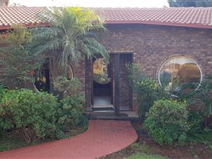 5 Bed House in Newlands