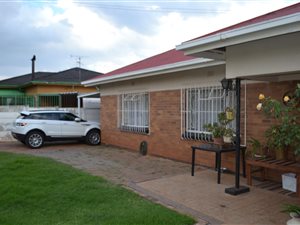 3 Bed House in Roodepoort North
