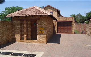3 Bedroom Townhouse in Pomona