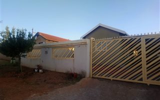 3 Bedroom House in Mahube Valley