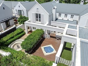 5 Bed House in De Zalze