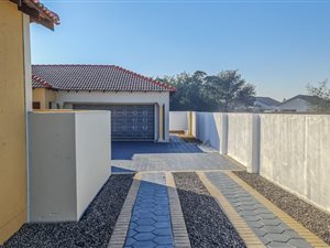 3 Bed House in Aerorand