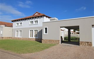 2 Bedroom Apartment in Keurboomstrand