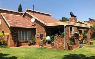 3 Bedroom House in Eldoraigne