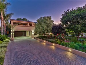 4 Bed House in Van Riebeeck Park