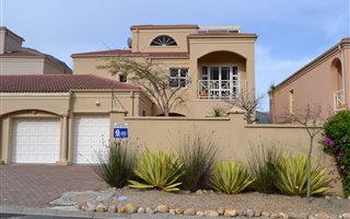 4 Bedroom Townhouse in Hout Bay and surrounds