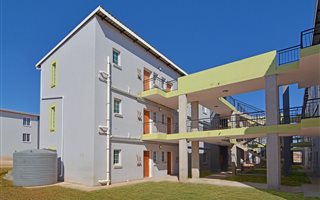 0.5 Bedroom Apartment in Adamayview