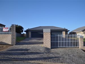 3 Bed House in Dana Bay