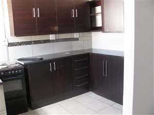 4 Bed House in Lynnwood Glen