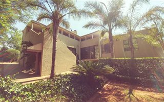 3 Bedroom House in Helderkruin