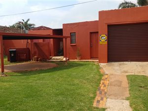 2 Bed House in Roodepoort North