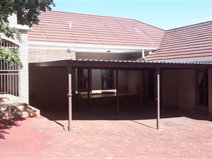 6 Bed House in Montana Park