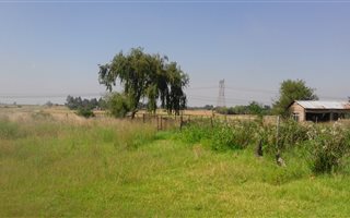 2.4 ha Farm in Mooilande
