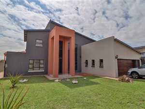 5 Bed House in Theresa Park