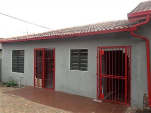 1 Bed Garden Cottage in Zakariyya Park
